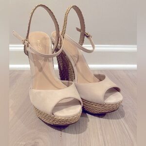 Closeout❣️ALDO Beige Platform Sandal - Gently Loved
